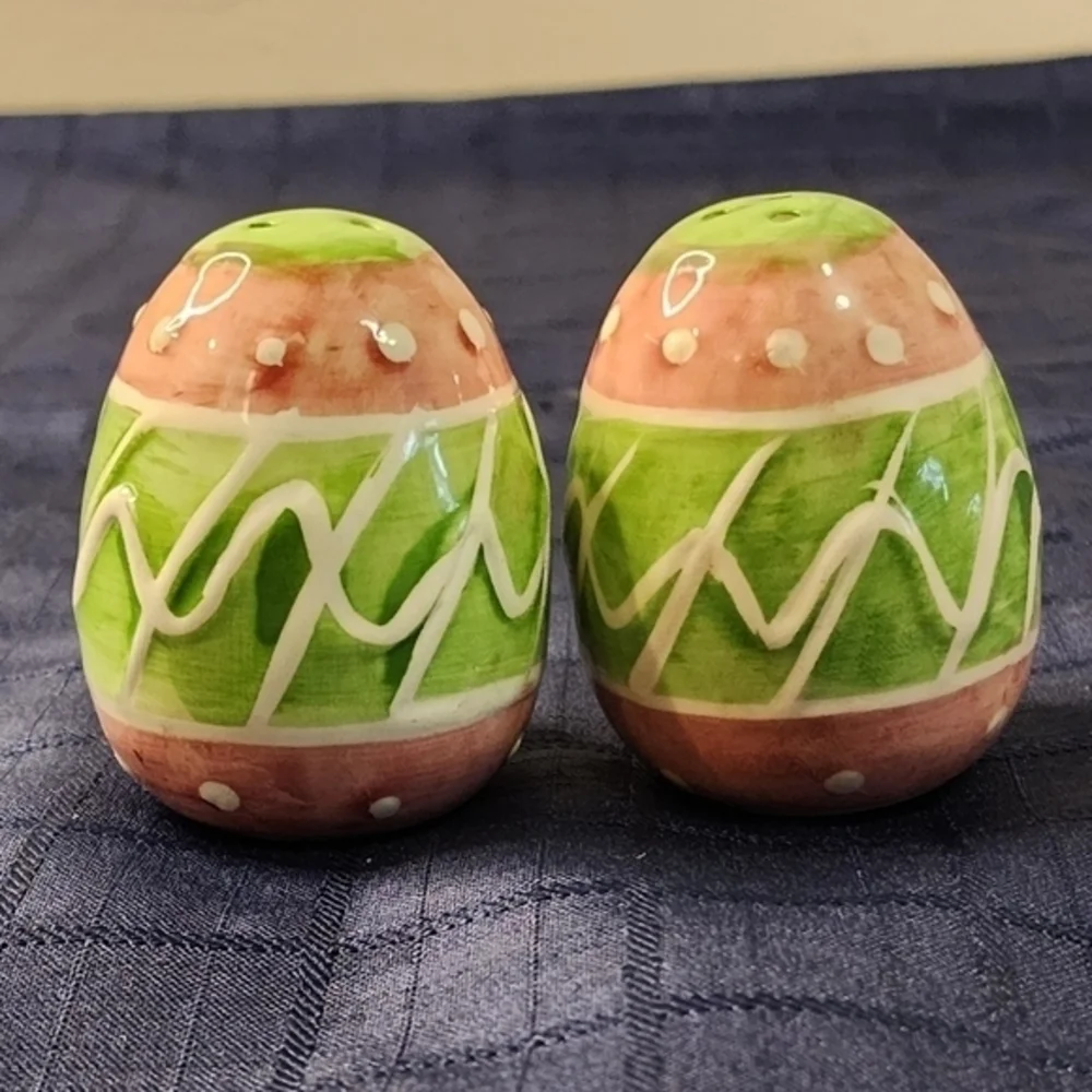 Easter Egg Green And Pink Salt And‎ Pepper Shakers